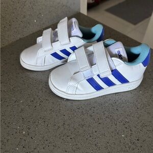 Adidas Kids GRAND COURT 2.0 Sneakers- size 9 C